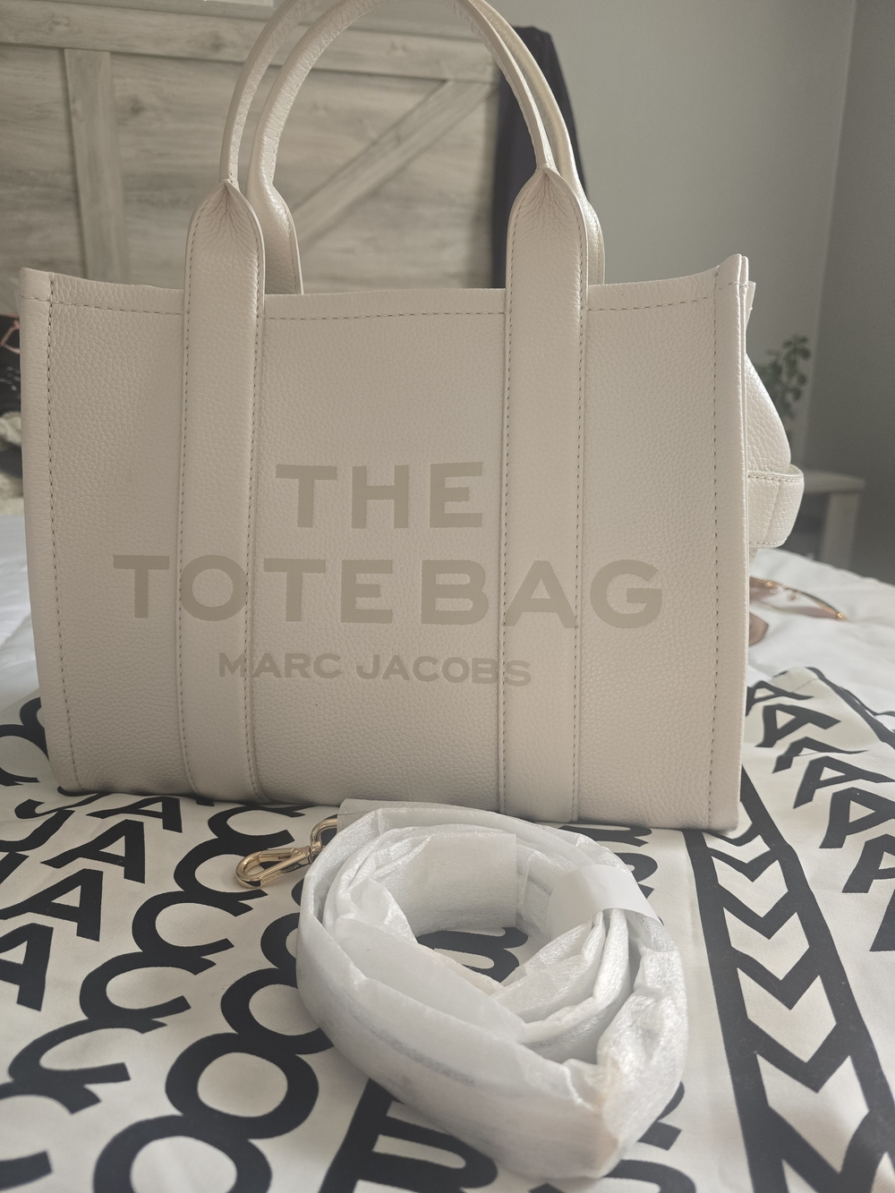 Marc Jacobs The Tote Bag in Light Beige
